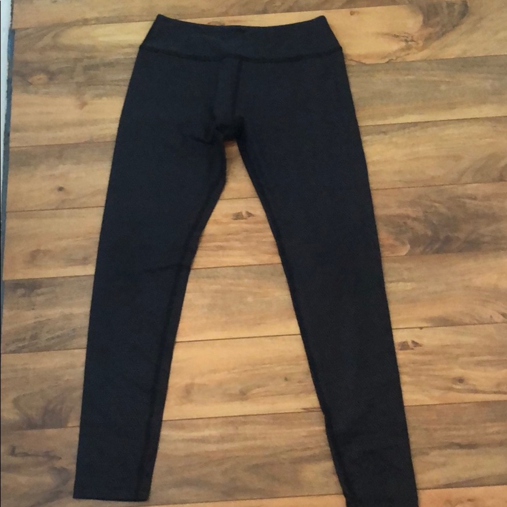 Beyond Yoga black patterned leggings
